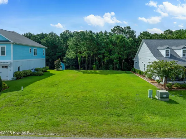 340 Spicer Lake Drive, Holly Ridge, NC 28445