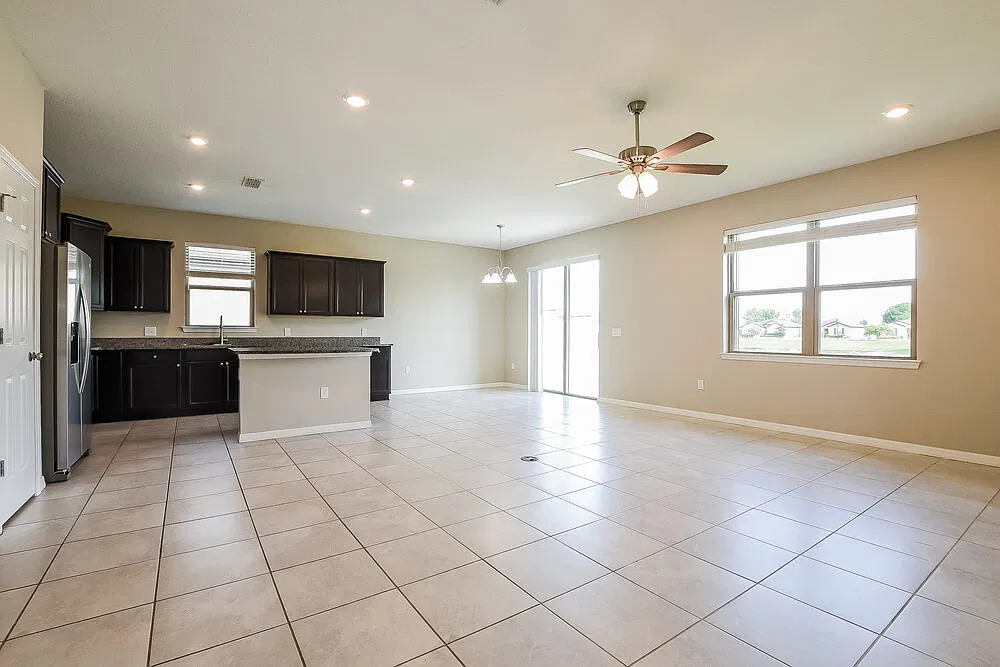 3 bed, 2.0 bath, 1725 sqft, $2,960 — Photo 3