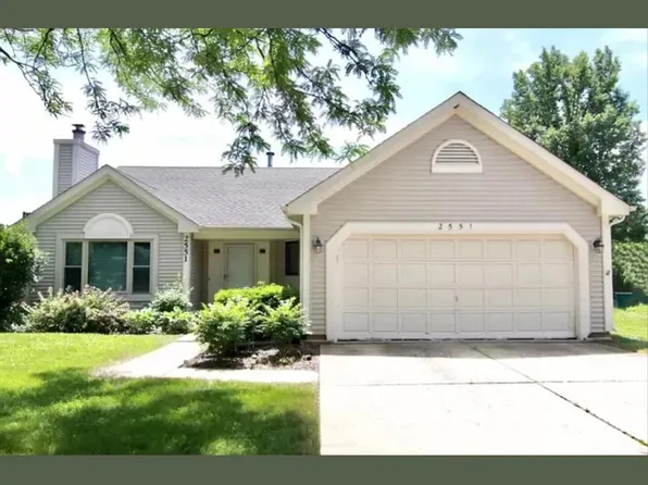 2551 Woodcliff Ct, Lisle, IL 60532