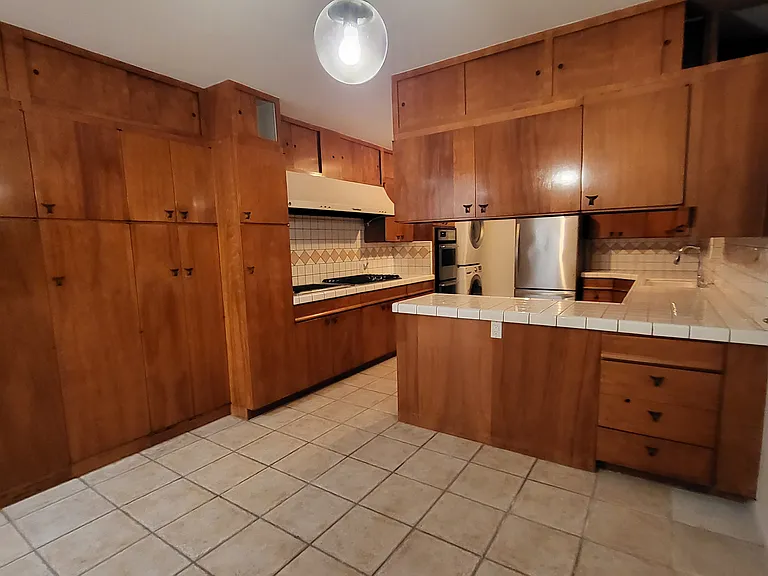 667 Flower Ave #1 — Photo 3