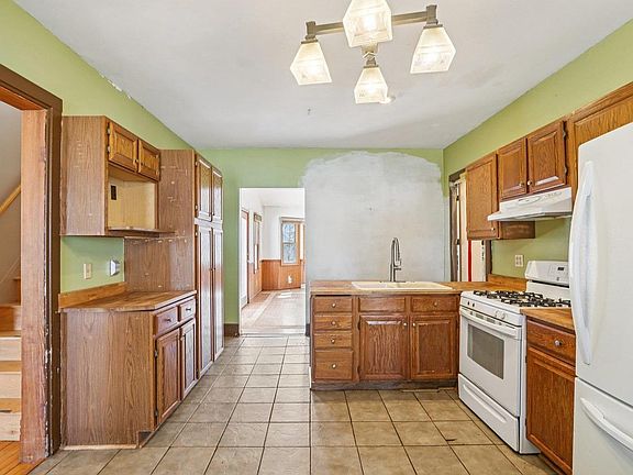 5th image of 146 TAYLOR Street