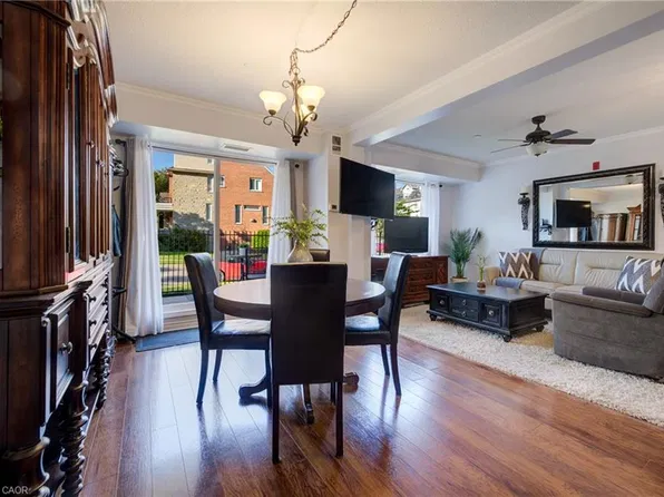 8 Harris St #118, Cambridge, ON N1R 8R1
