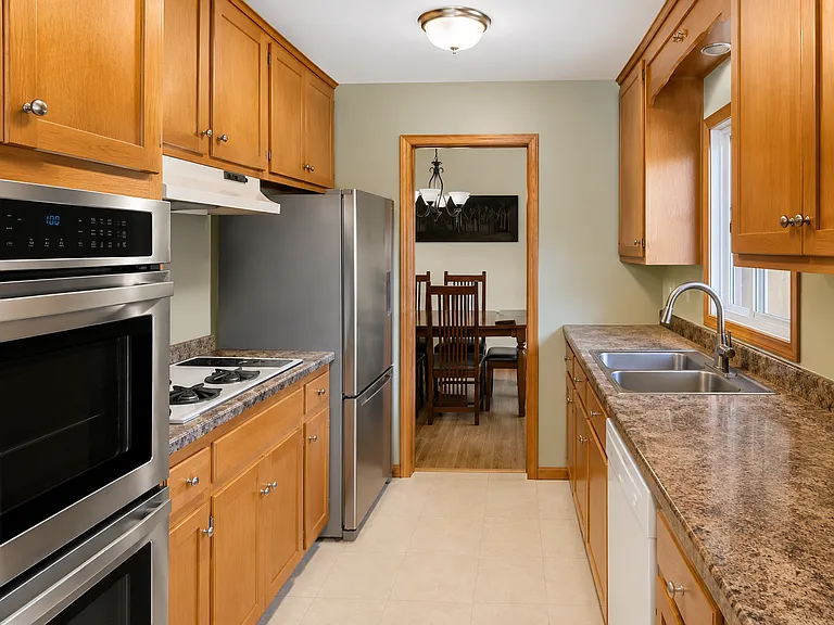 904 Dellwood St S #1 — Photo 4