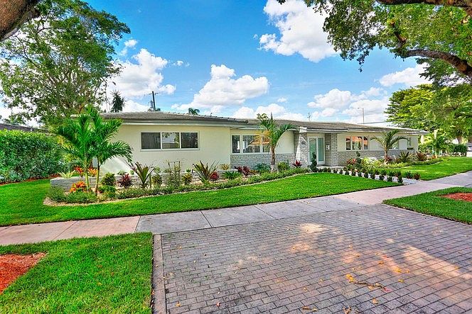 1st image of 5300 Orduna Dr #B