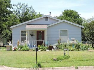 216 W Moore St, Granbury, TX 76048