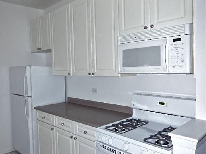 2nd image of 75 West St APT 3C