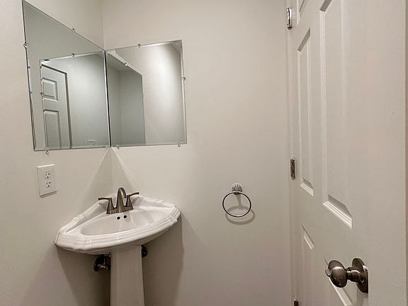 5th image of 800 Blue Spruce Way #935