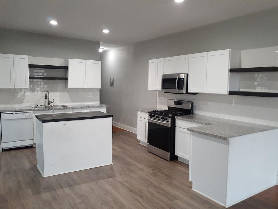 1st image of 1523 W Summit Ave