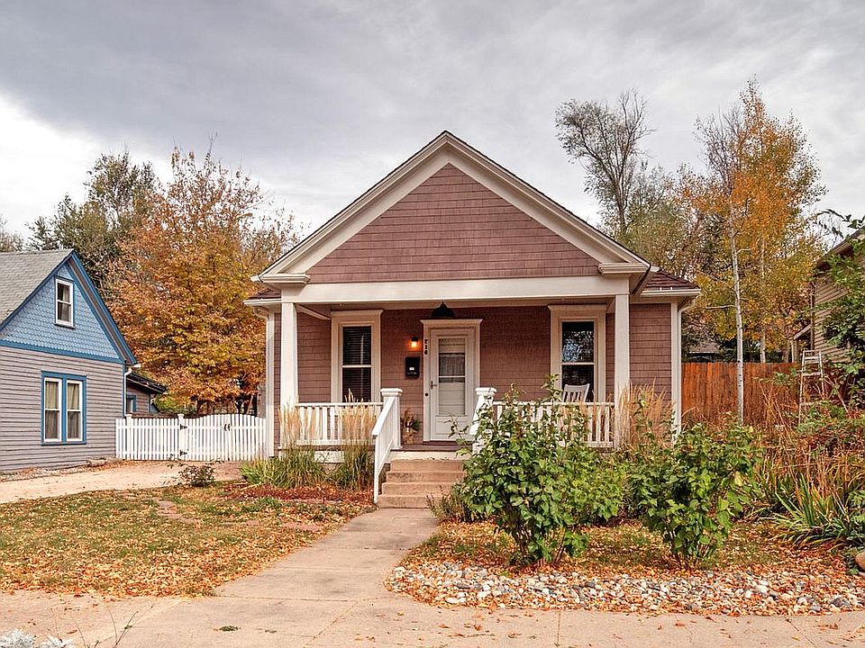 Updated cottage downtown