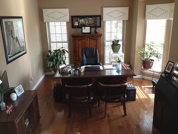 Gorgeous hardwood main level