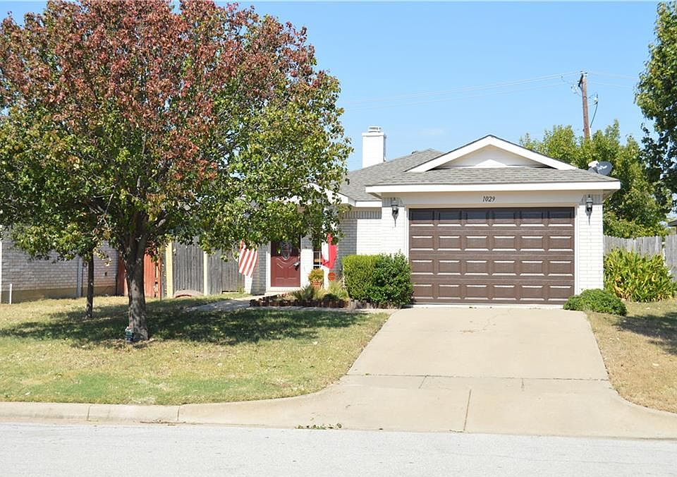 1st image of 1029 Olivewood Ln