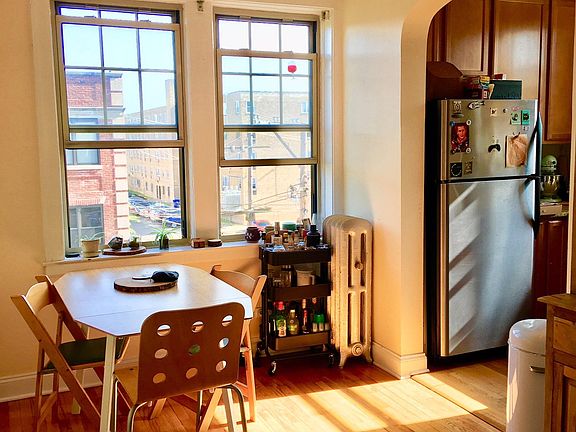 2nd image of 6137 N Hoyne Ave #2