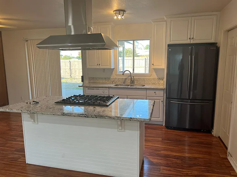 1179 Tourmaline Ave — Photo 4