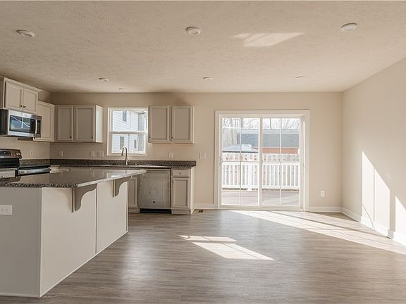 4th image of 102 Eagle Cir