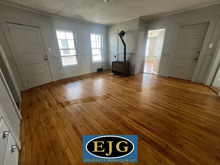 551 Montgomery St #2 — Photo 6