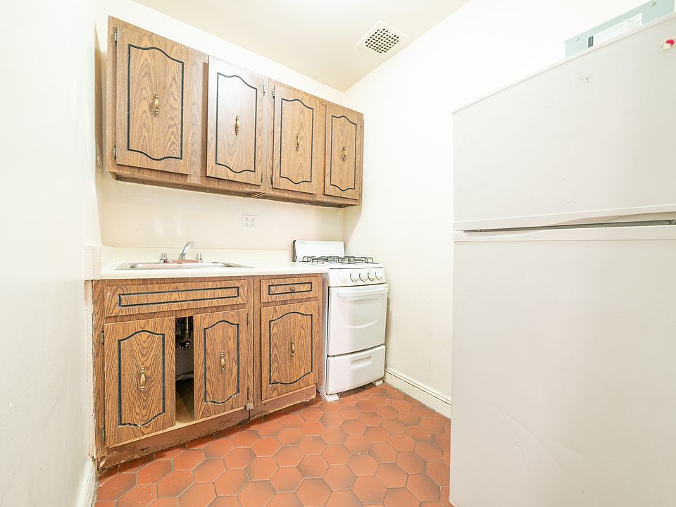 2nd image of 149 W 80th St #3E