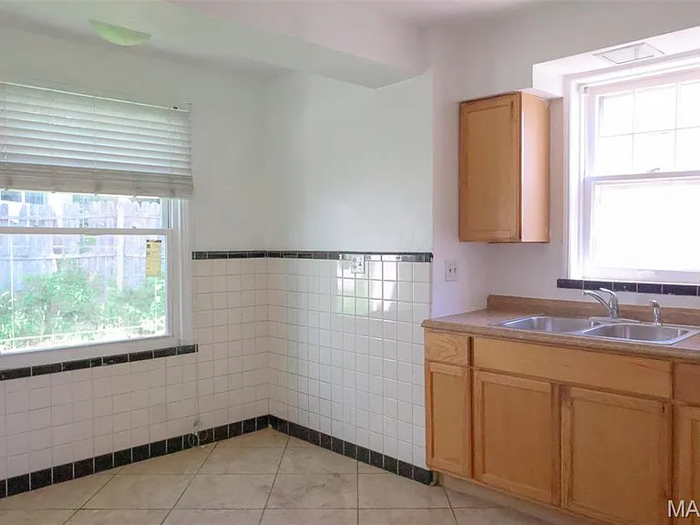 1067 Melvin Ave — Photo 8