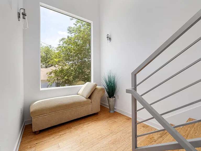 1606 Salina St — Photo 9