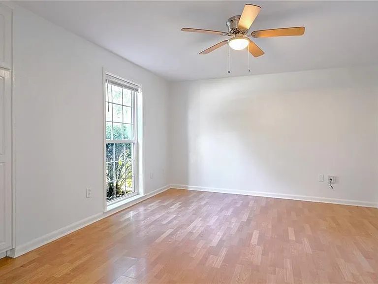 2741 Chelsea Dr — Photo 4