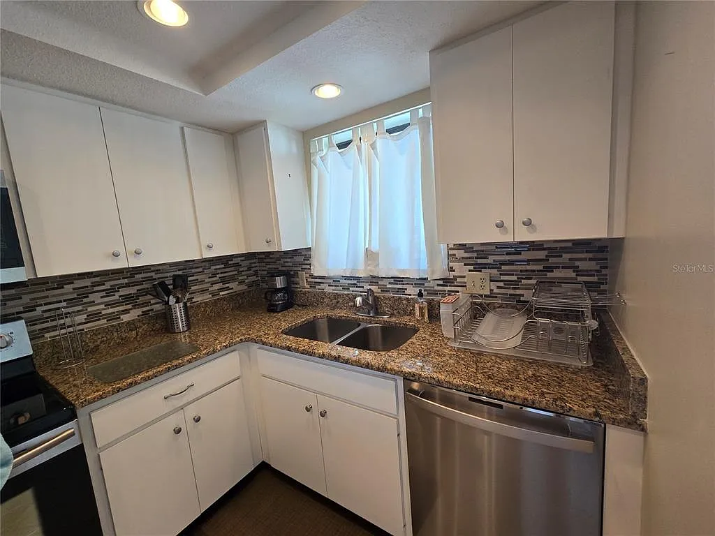 2 bed, 2.0 bath, 1036 sqft, $2,995 — Photo 4
