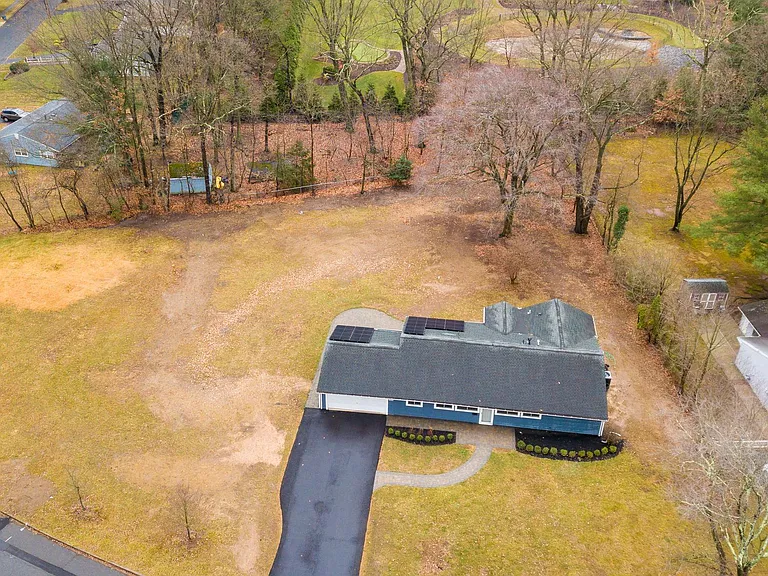 127 Kendall Rd — Photo 43