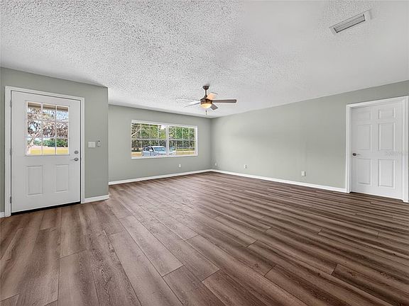 4th image of 4532 NE Jacksonville Rd