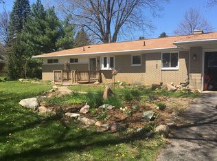 880 W Livingston Rd, Highland, MI 48357