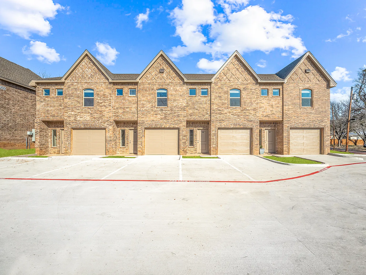 2 bed, 2.5 bath, 1070 sqft, $1,650 — Photo 1