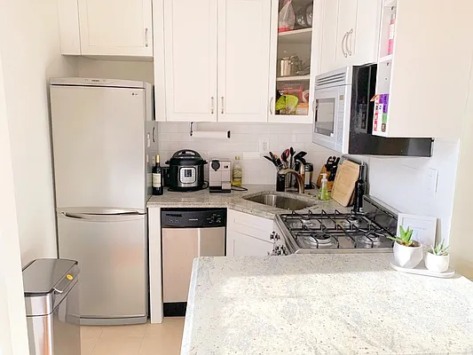 Rented by Buchbinder & Warren | media 4