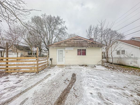 216 W 27th St, Anderson, IN 46016