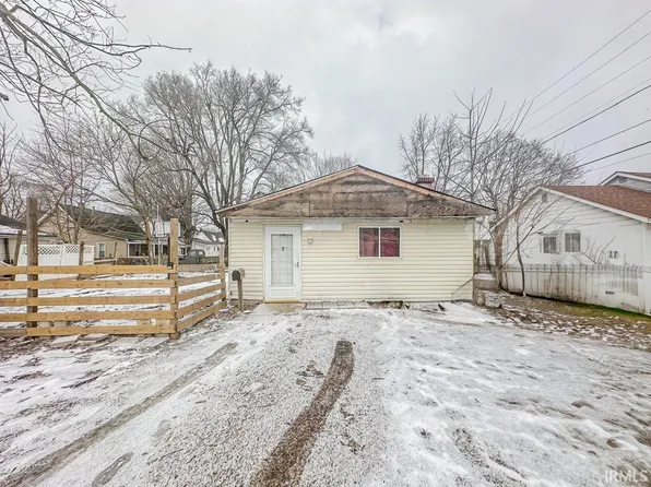 216 W 27th St, Anderson, IN 46016