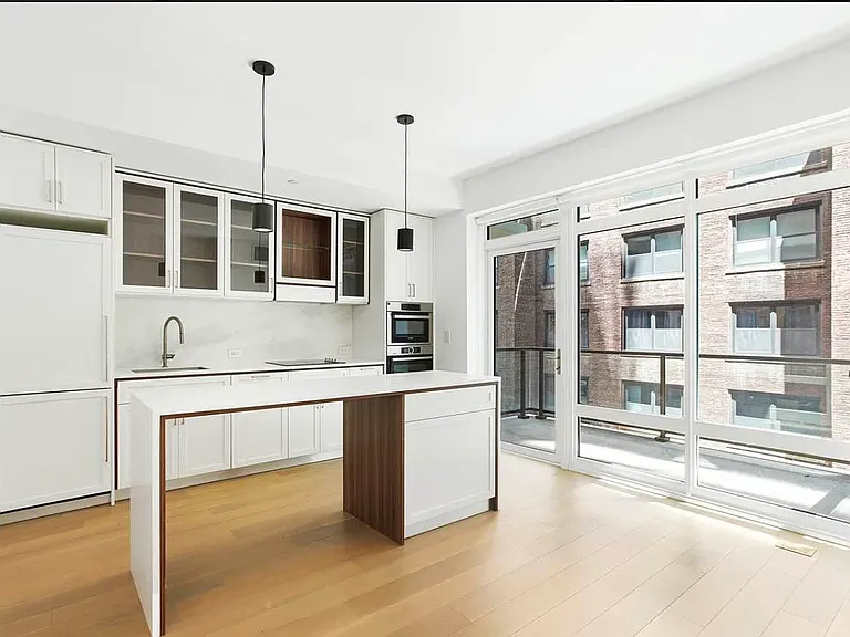 115 E 55th St #4C — Photo 1