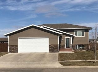 912 16th Ave SW, Aberdeen, SD 57401