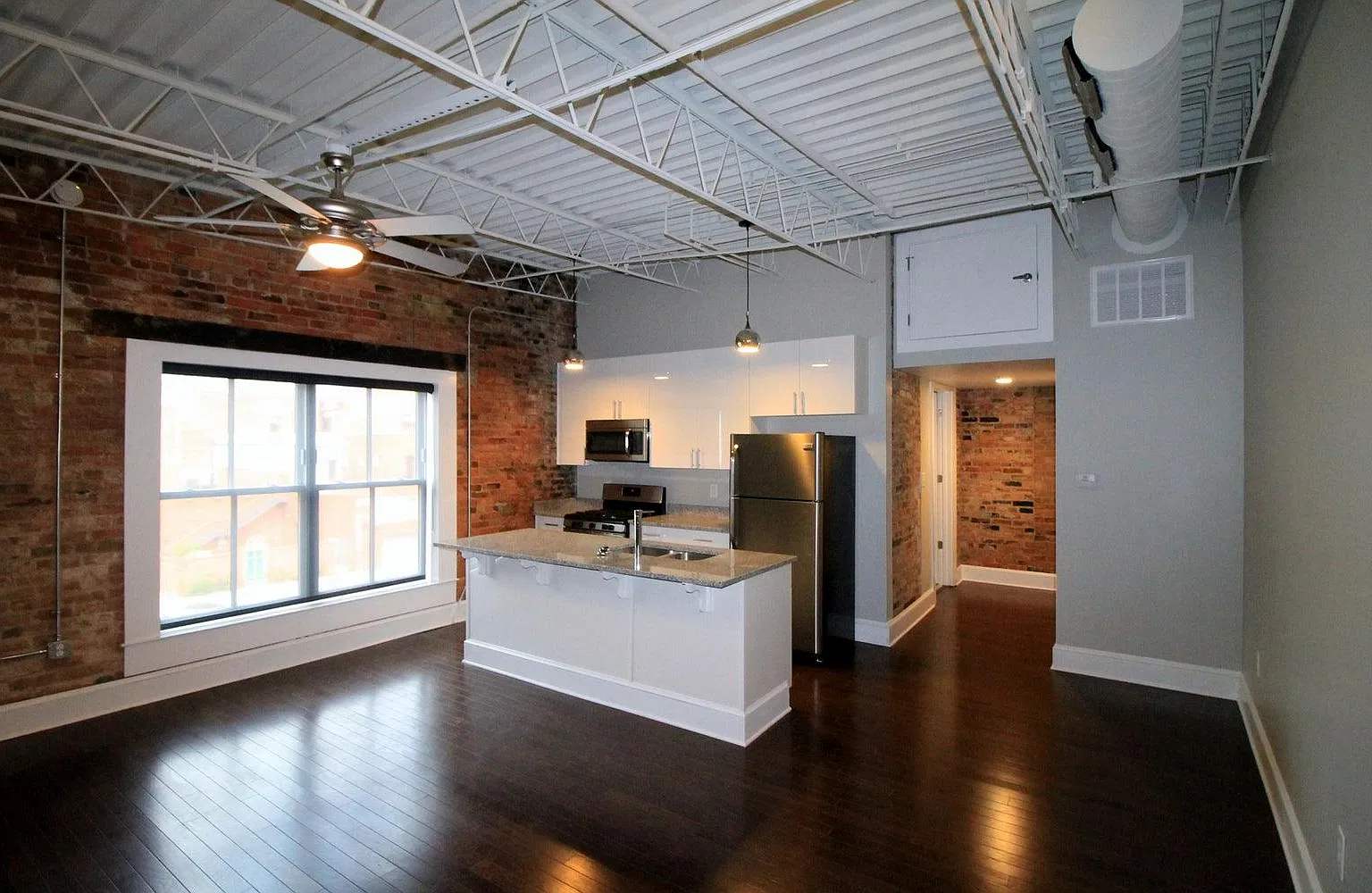 Studio, 550 sqft, $1,050 — Photo 3