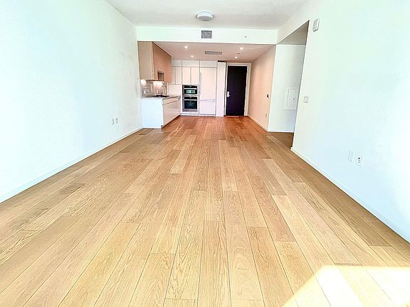 4th image of 877 S Francisco St #607