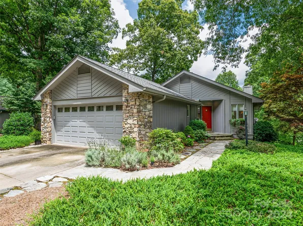 2090 Golfside Ln, Hendersonville, NC 28739