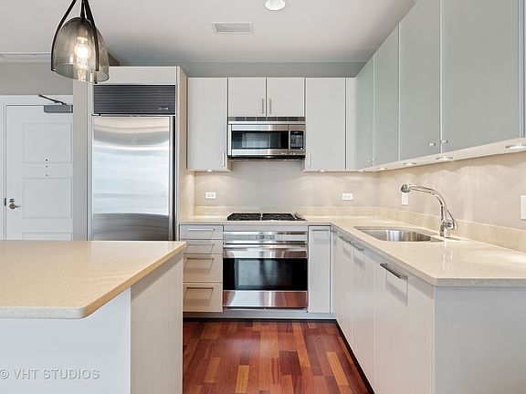4th image of 10 E Delaware Pl APT 23A