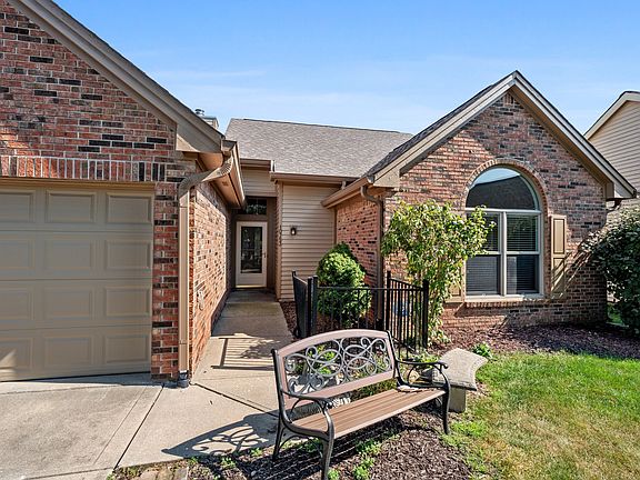 3rd image of 10753 Chesapeake Dr N