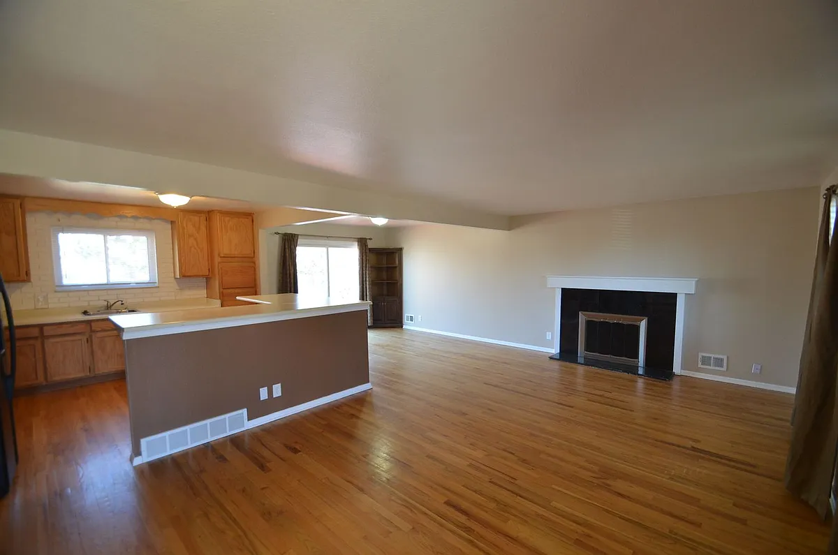 Building Photo - 10554 Paley St