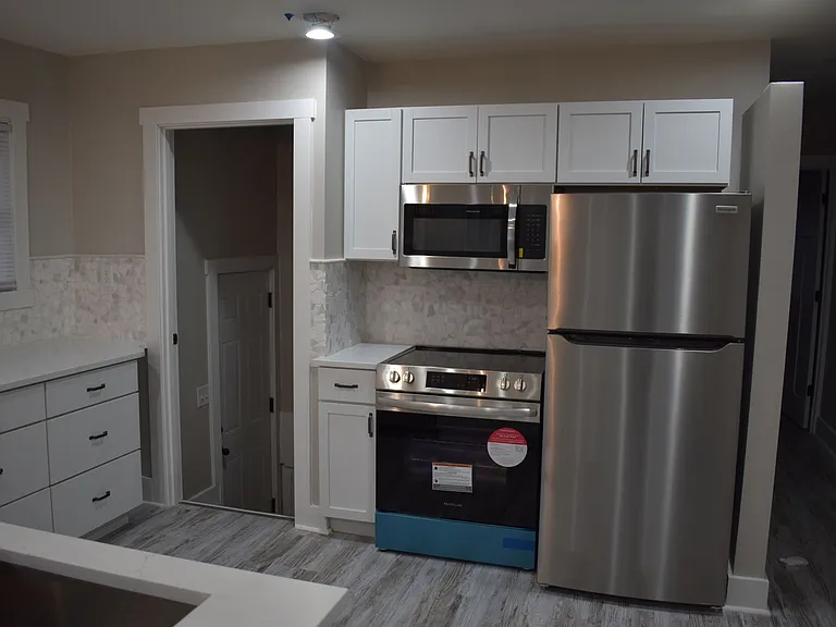 2406 N Talbott St — Photo 7
