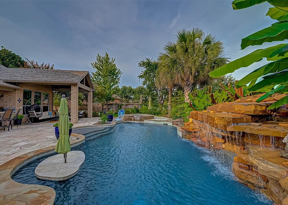 AMAZING Village 4 bedroom with a backyard oasis @ the master planned community of Long Meadow Farms!