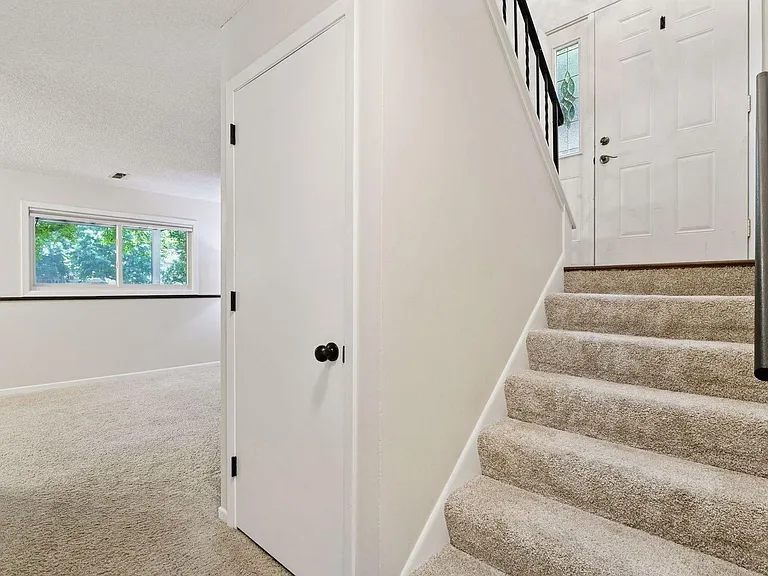 1042 Pontiac Ln #1042 — Photo 8