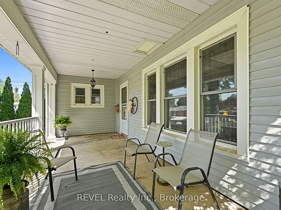 4th image of 2732 Portage Rd