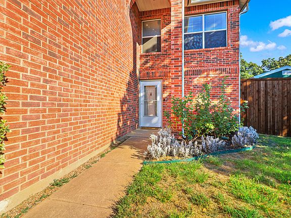 3rd image of 2202 Barton Springs Dr