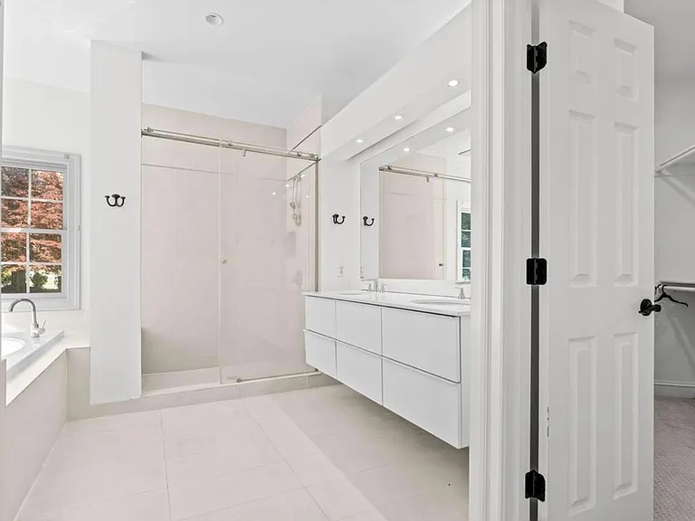 14216 Cervantes Ave — Photo 23