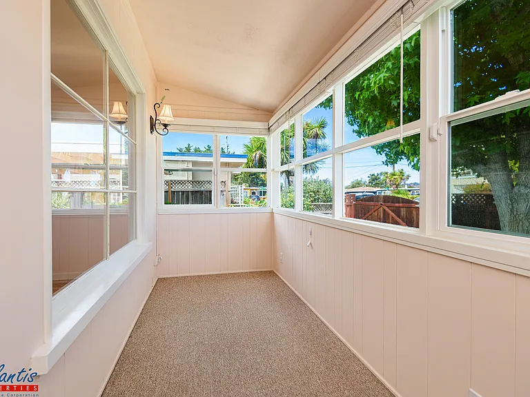525 Laverne Ave — Photo 3