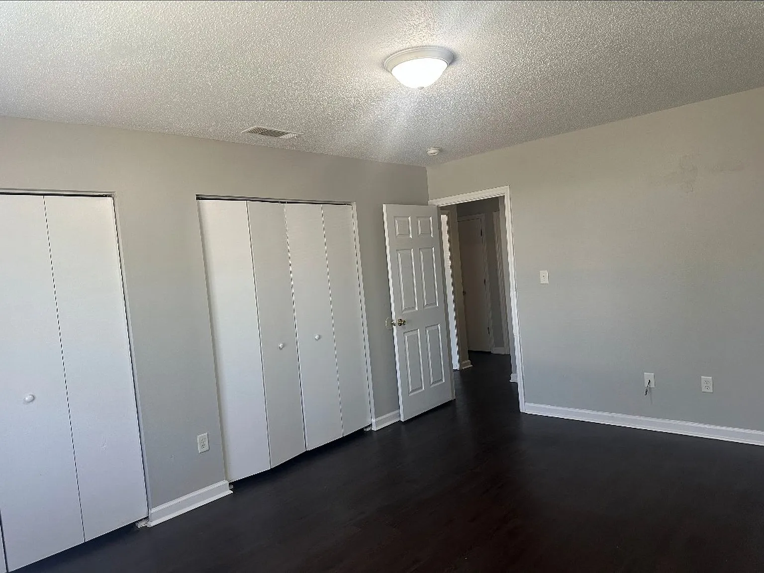Nice affordable two bedroom one bath duplex — Photo 4