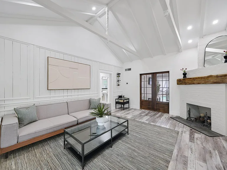 744 Sunset Rd — Photo 5
