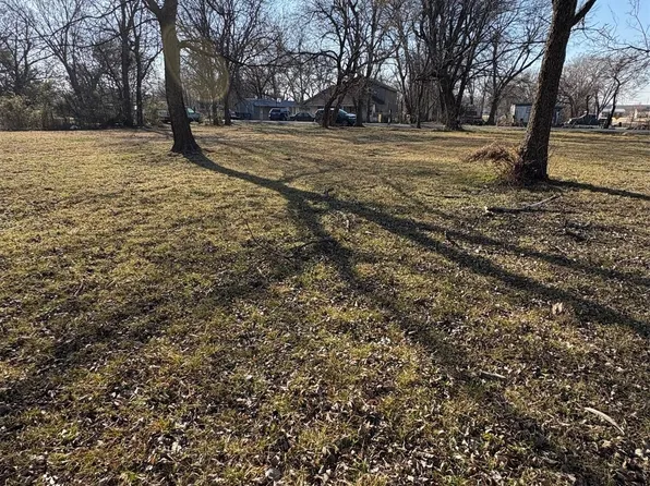 E Ash St, Haskell, OK 74436