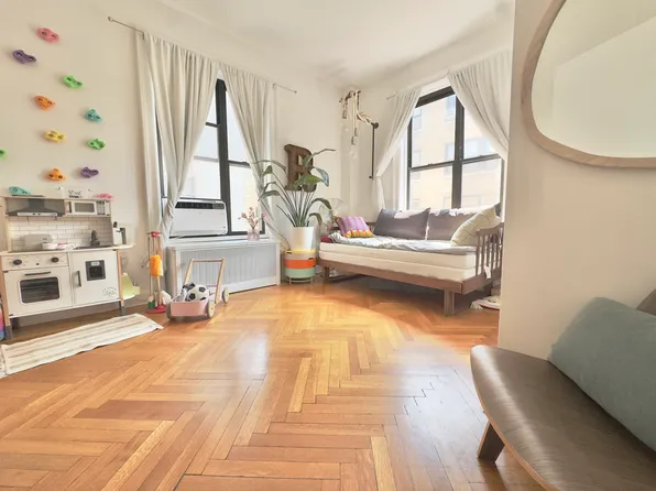 680 West End Avenue image 3 of 8